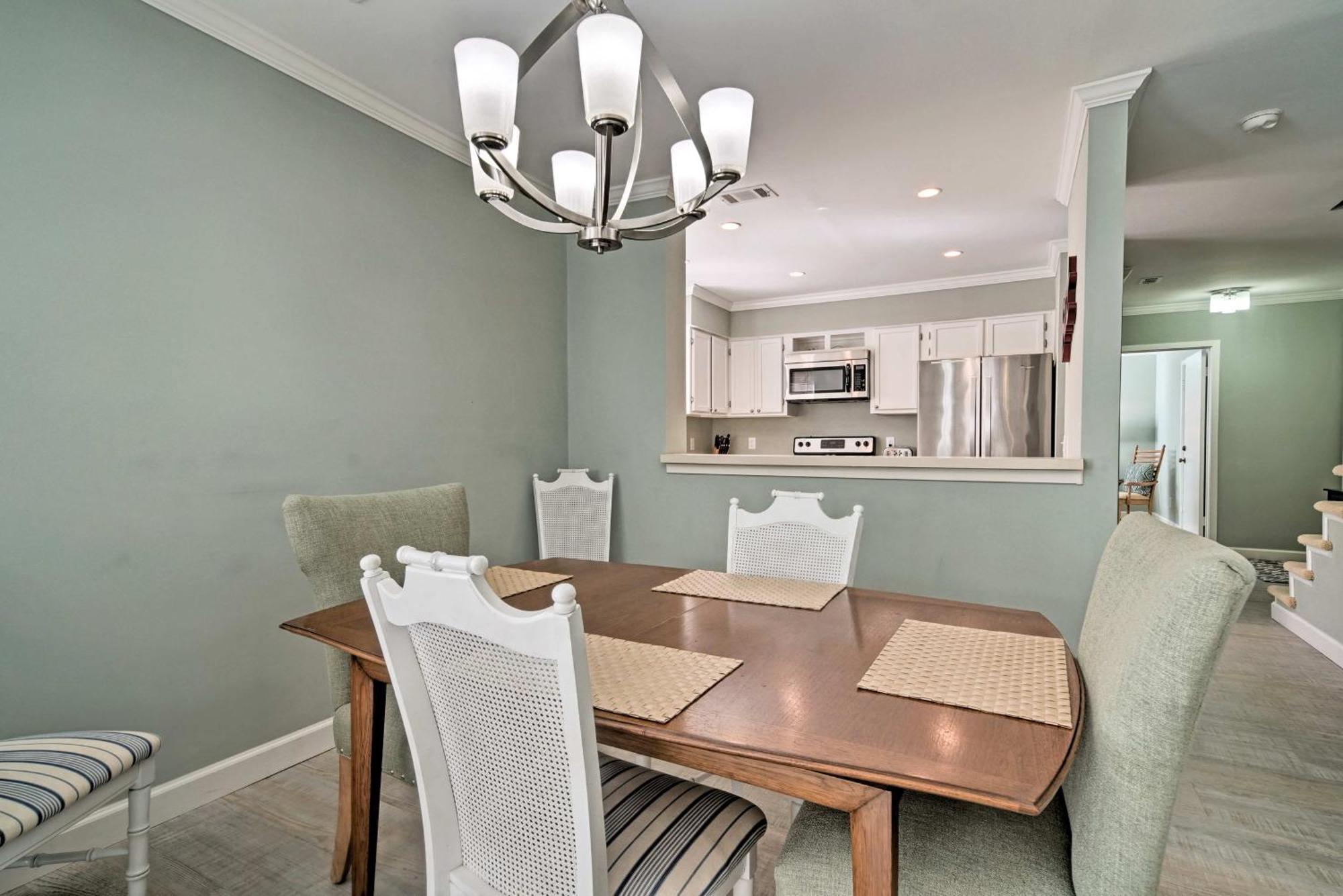 Updated Hilton Head Condo Balcony, Walk To Beach Hilton Head Island Exterior photo